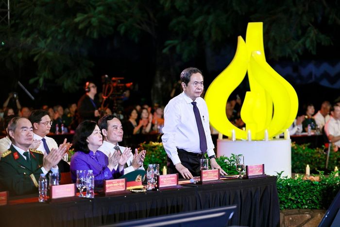 Chủ tịch Quốc hội Trần Thanh Mẫn và đại biểu dự Chương trình cầu truyền hình tại Công viên Lê Thị Riêng, Thành phố Hồ Chí Minh. Ảnh: Doãn Tấn - TTXVN