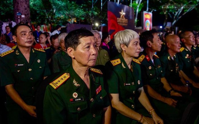 Các cựu chiến binh dự chương trình tại điểm cầu Tượng đài Bắc Sơn (Hà Nội) - Ảnh: VGP/Nhật Bắc