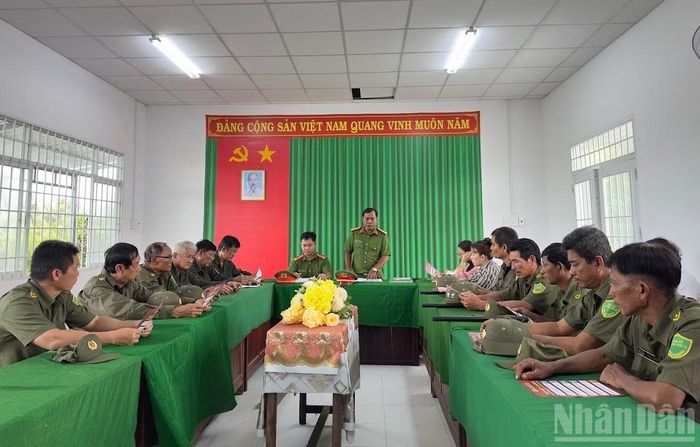 Một buổi họp của Đội dân phòng cơ động với lực lượng chức năng.