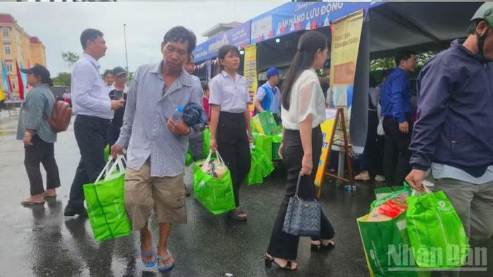 Những phần quà đã trở thành tình cảm, trách nhiệm thường xuyên của cả hệ thống chính trị và cộng đồng đối với người có công.