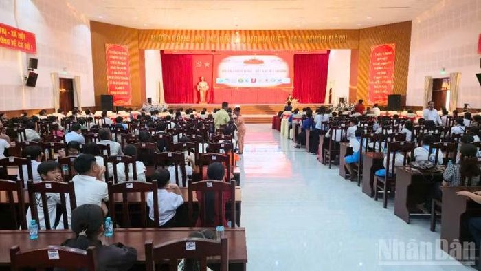 Quang cảnh phiên chợ 0 đồng-Kết nối yêu thương.