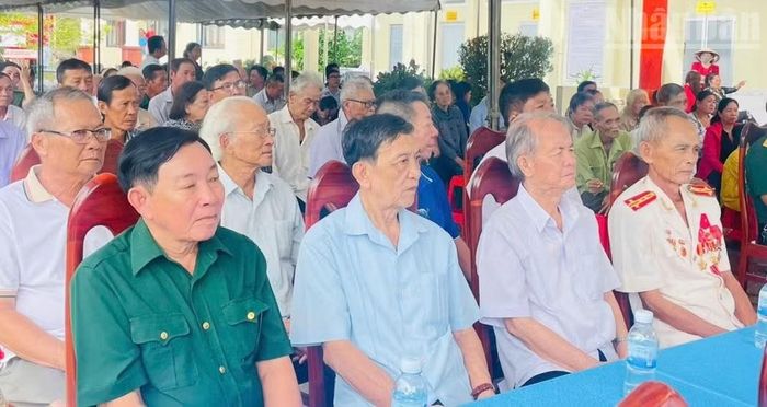 Nhiều thương binh, bệnh binh, gia đình liệt sĩ tại phường Vĩnh Trạch (tỉnh Cà Mau) dự buổi họp mặt kỷ niệm 79 năm Ngày Thương binh-Liệt sĩ.