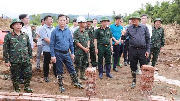 Bí thư Tỉnh ủy Lai Châu kiểm tra tiến độ xây dựng nhà ở cho 24 hộ dân bị mất nhà hoàn toàn do lũ quét