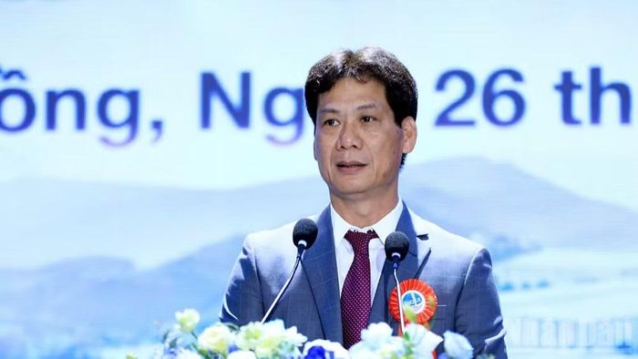 Ông Trần Hồng Quân, Giám đốc Công ty TNHH Luyện Kim Trần Hồng Quân cảm ơn sự quan tâm, đồng hành của Đảng, Nhà nước và chính quyền các cấp trong việc xây dựng, đưa vào vận hành nhà máy.