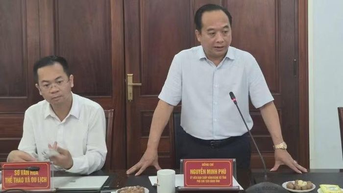 Phó Chủ tịch Ủy ban nhân dân tỉnh Điện Biên Nguyễn Minh Phú phát biểu tại buổi làm việc.
