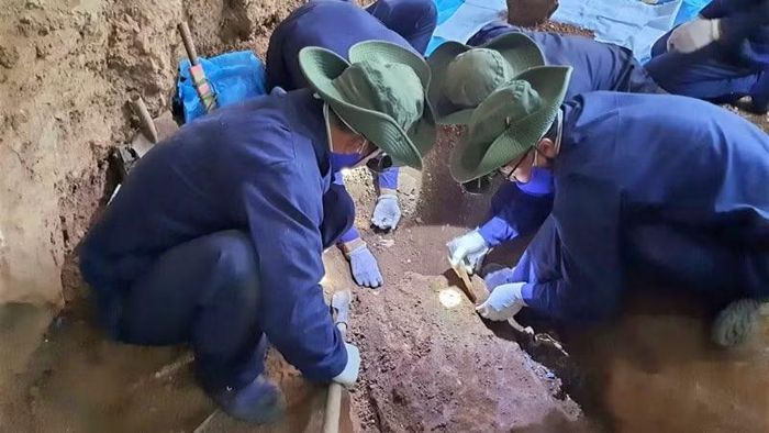 Thời gian trôi qua, việc khảo sát, tìm kiếm, quy tập hài cốt liệt sĩ gặp nhiều khó khăn.