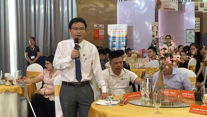 Thạc sĩ, bác sĩ Chuyên khoa II Hoàng Trọng Quý, Phó Giám đốc Sở Y tế thành phố Huế chia sẻ tại chương trình Tọa đàm về hỗ trợ, phát triển mô hình sinh kế dành cho người khuyết tật.