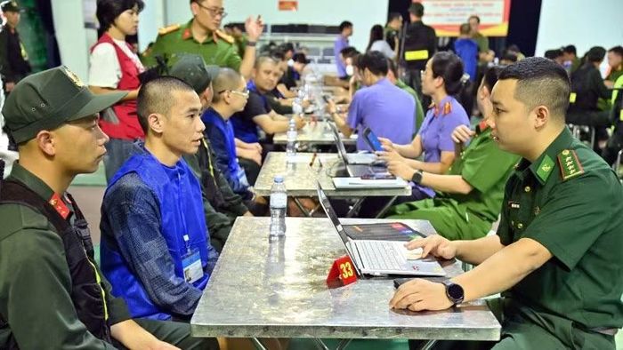 Các đối tượng tại cơ quan điều tra sau khi được di lý về Việt Nam.