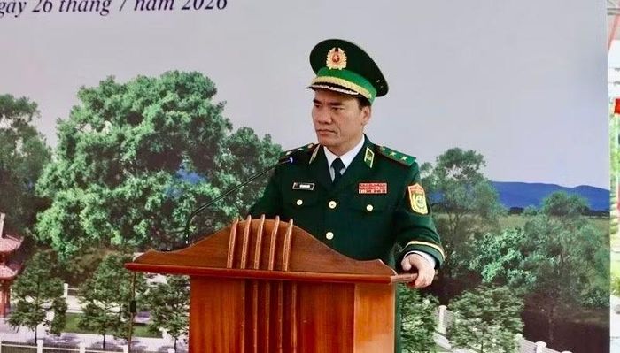 Trung tướng Vũ Trung Kiên, Tư lệnh Bộ đội Biên phòng phát biểu tại lễ khánh thành công trình sửa chữa, nâng cấp Khu tưởng niệm Anh hùng liệt sĩ Trần Văn Thọ.