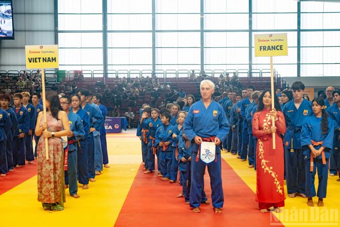 Đội tuyển Vovinam từ Việt Nam và đội chủ nhà Pháp tham dự World Cup Vovinam 2026. (Ảnh: KHẢI HOÀN)