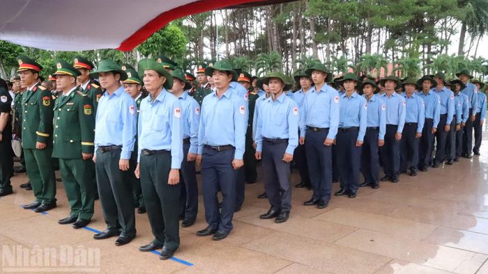 Cán bộ, chiến sĩ Đội K51 tại lễ an táng và truy điệu các hài cốt liệt sĩ quân tình nguyện và chuyên gia Việt Nam hy sinh tại Vương quốc Campuchia tại Nghĩa trang Liệt sĩ tỉnh Đắk Lắk trong những ngày đầu tháng 6/2026.