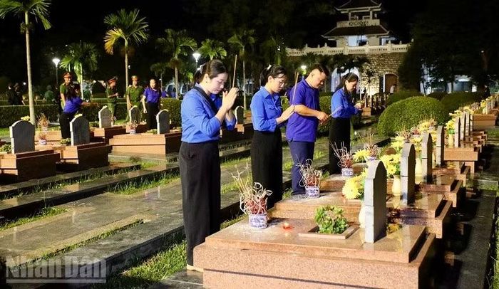 Thanh niên Điện Biên nguyện bước tiếp trên con đường các Anh hùng liệt sĩ đã hy sinh, cống hiến, nguyện góp sức xây dựng quê hương ngày càng giàu đẹp.