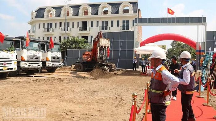 Tháng 12/2025, Ủy ban nhân dân tỉnh phối hợp chủ đầu tư tổ chức khởi công dự án nhà ở xã hội phường Long Châu, tỉnh Vĩnh Long.