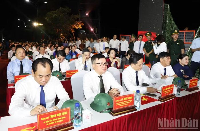 Các đồng chí lãnh đạo các ban, bộ, ngành Trung ương dự tại điểm cầu Tuyên Quang.