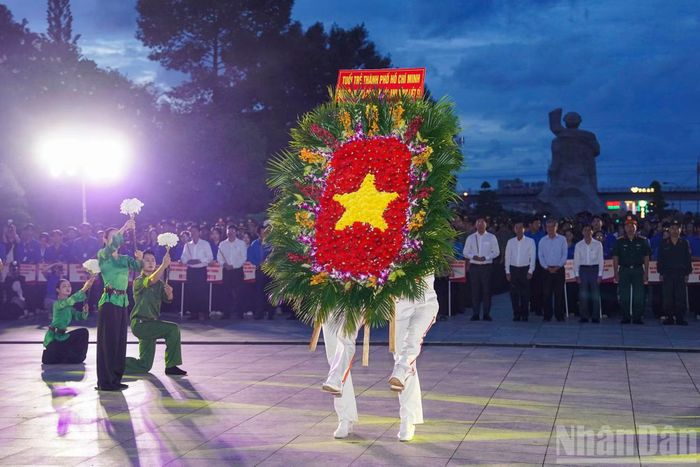 Lễ thắp nến tri ân được tổ chức đồng loạt tại: Nghĩa trang Liệt sĩ Thành phố Hồ Chí Minh, Nghĩa trang Liệt sĩ Bình Dương, Nghĩa trang Liệt sĩ Bà Rịa-Vũng Tàu, Nghĩa trang Liệt sĩ Rừng Sác, Nghĩa trang Liệt sĩ Củ Chi, Công viên Văn hóa Lê Thị Riêng và các đền, đài, bia tưởng niệm các Anh hùng liệt sĩ trên địa bàn thành phố.