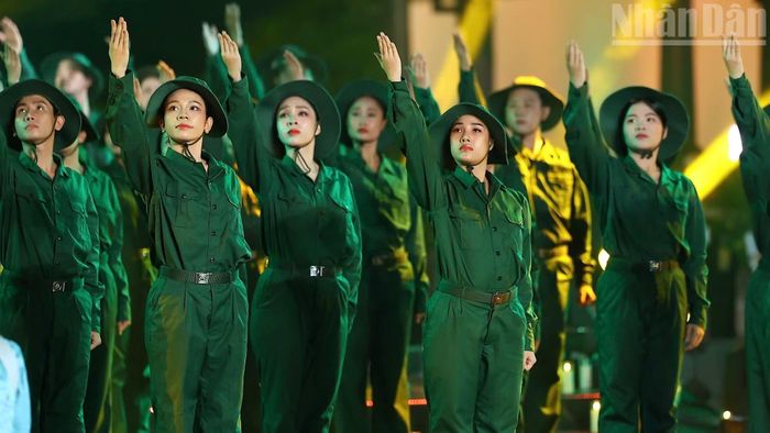 Chương trình nghệ thuật tại điểm cầu Công viên Lê Thị Riêng.
