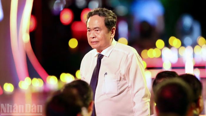 Chủ tịch Quốc hội Trần Thanh Mẫn dự tại điểm cầu Công viên Lê Thị Riêng.