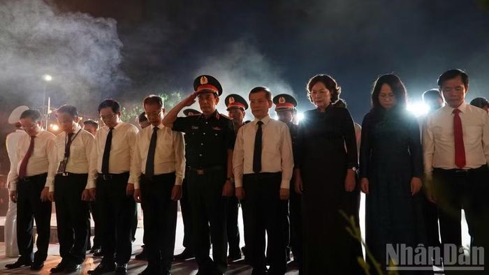 Lãnh đạo Trung ương và địa phương thành kính dành phút mặc niệm, tri ân các Anh hùng liệt sĩ tại Nghĩa trang Liệt sĩ quốc gia Đường 9.