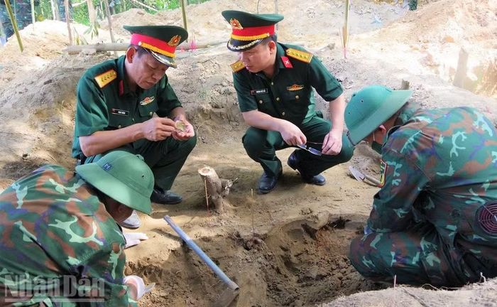 Lực lượng chức năng đang mở rộng tìm kiếm hài cốt liệt sĩ tại khu vực Câu Nhi, xã Nam Hải Lăng, tỉnh Quảng Trị.