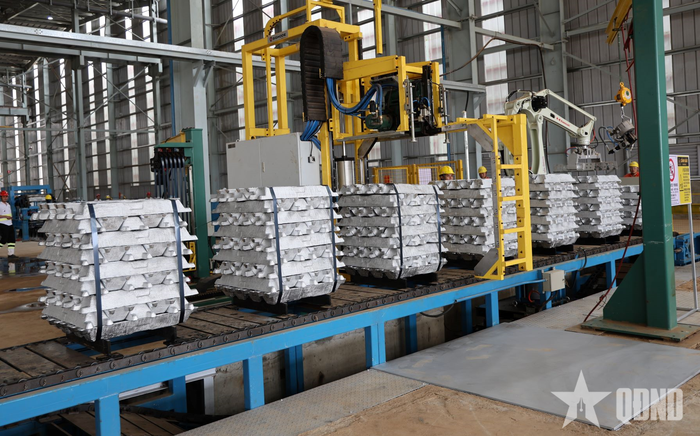 Những thỏi nhôm đầu tiên được sản xuất tại Nhà máy Điện phân Nhôm Đắk Nông.