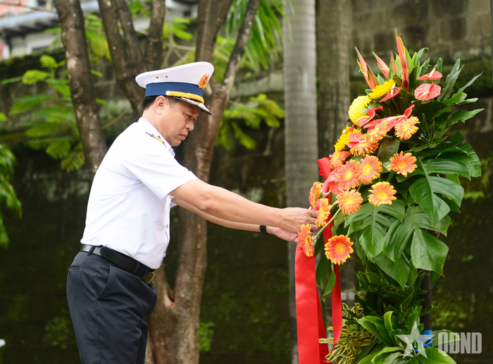 Đại tá Đỗ Minh, Phó tư lệnh Vùng 4 Hải quân chỉnh hoa.