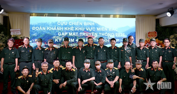  Các đại biểu chụp ảnh chung.