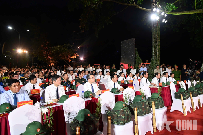 Các đồng chí lãnh đạo Đảng, Nhà nước và các đại biểu dự tại điểm cầu Tuyên Quang. Ảnh: HOÀNG TRUNG