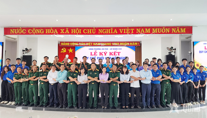 Các đại biểu dự ký kết.