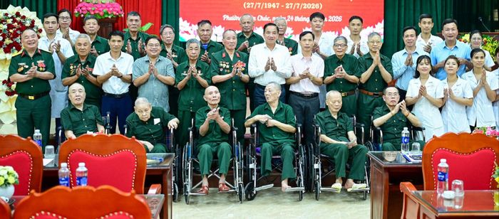  Đoàn đại biểu TPHCM thăm, tặng quà và tri ân các thương binh, bệnh binh Trung tâm Điều dưỡng thương binh Kim Bảng, tỉnh Ninh Bình 