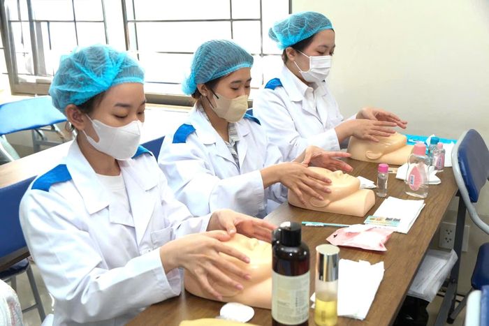 Người lao động học nghề ngắn hạn tại Trường Cao đẳng Công nghệ Sài Gòn. Ảnh: ĐẶNG TRINH