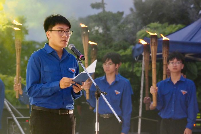 Thế hệ trẻ thành phố nguyện tiếp bước các thế hệ cha anh, vững bước trên con đường xây dựng và bảo vệ Tổ quốc. Ảnh: HOÀNG HÙNG
