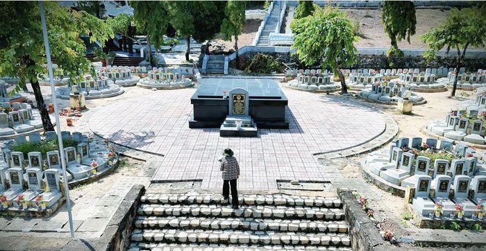 Hình ảnh trong MV "Đón anh về"