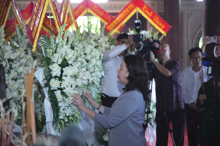  Phó Chủ tịch nước Võ Thị Ánh Xuân dâng hoa, dâng hương tưởng niệm các Anh hùng liệt sĩ tại Khu di tích lịch sử quốc gia Truông Bồn 
