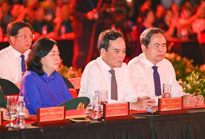  Các đồng chí lãnh đạo dự điểm cầu tại TPHCM. Ảnh: MẠNH THẮNG 