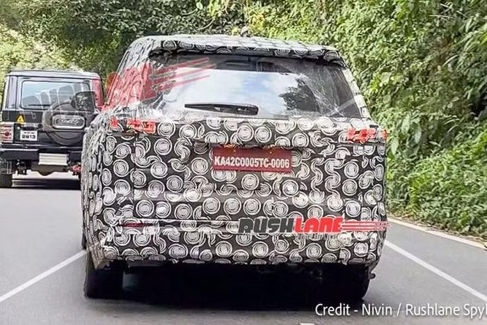 Những thay đổi trên mẫu xe Toyota Innova mới chạy thử này được cho là đi theo ngôn ngữ thiết kế mới của Toyota, vốn đã xuất hiện trên Hilux thế hệ mới.