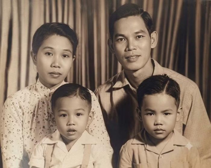 Gia đình liệt sĩ Lê Thị Riêng. Ảnh tư liệu (có sử dụng AI để nâng dung lượng ảnh),