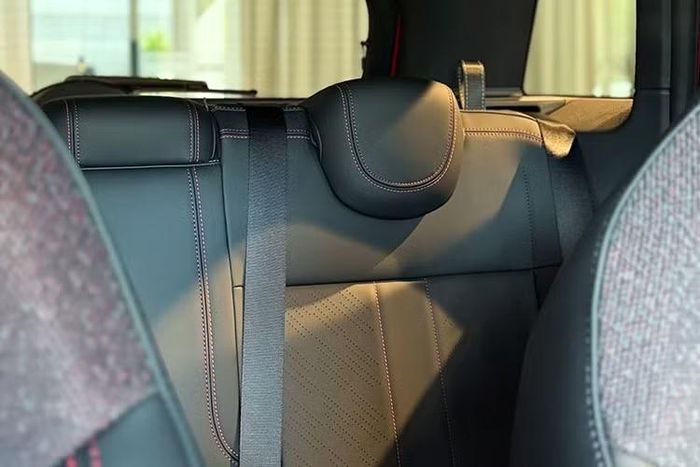 Ngoài ra, MINI Aceman còn được trang bị Driving Assistant Plus, MINI Experience Modes, MINI Digital Key cùng nhiều công nghệ hỗ trợ người lái và kết nối hiện đại.