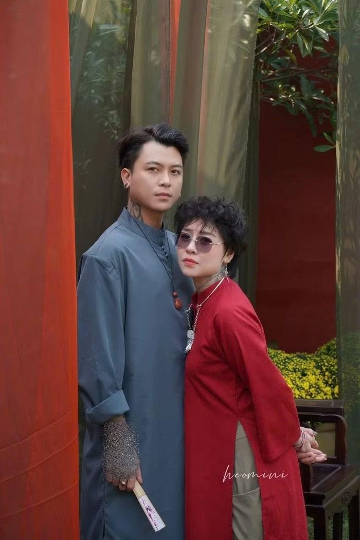 Cặp đôi từng trải qua giai đoạn khó khăn về kinh tế. Ảnh: Znews.