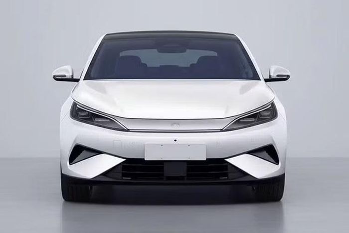 Theo các nguồn tin chưa chính thức, BYD Qin Max dự kiến sẽ ra mắt thị trường Trung Quốc vào ngày 13/8 tới đây. Tuy nhiên, từ cuối tháng 7, xe sẽ bắt đầu được trưng bày tại đại lý và có giá bán tạm tính từ 115.000-155.000 Nhân dân tệ (khoảng 402-542 triệu đồng).