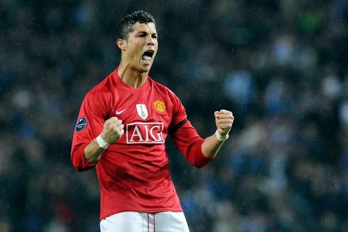 Cristiano Ronaldo: Man Utd bán tiền đạo người Bồ Đào Nha cho Real Madrid với giá 80 triệu bảng vào năm 2009. Sau khi quy đổi theo ‘lạm phát chuyển nhượng’, thương vụ của chủ nhân 5 Quả bóng Vàng được định giá 292 triệu bảng, cao nhất danh sách. Ảnh: AP.