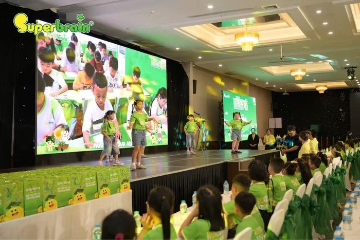 Superbrain’s Got Talent nơi các con được tự tin tỏa sáng.