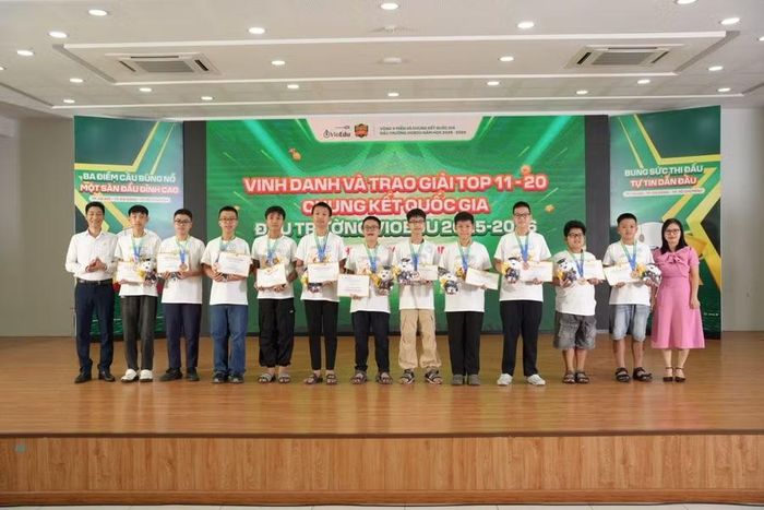 Thí sinh đạt top 11-20 toàn quốc được vinh danh tại điểm cầu miền Trung.
