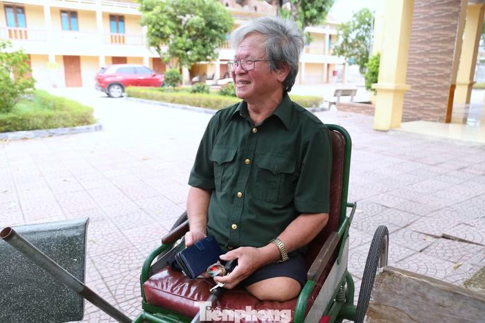 Với ông Sáng, chiến tranh có thể lấy đi đôi chân nhưng không thể lấy đi ý chí và niềm tin vào cuộc sống.