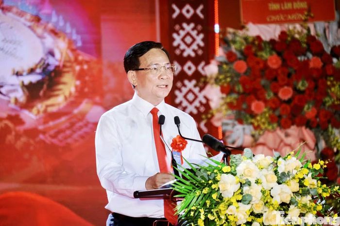Ông Hồ Văn Mười, Ủy viên Trung ương Đảng, Chủ tịch UBND tỉnh Lâm Đồng phát biểu.