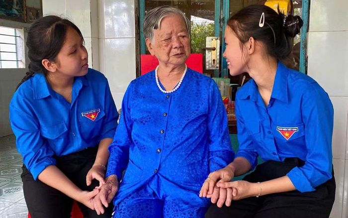  Tại đây, những câu chuyện về một thời chiến đấu gian khổ mà anh hùng được các Mẹ, các thương bệnh binh tái hiện qua từng lời kể, giúp thế hệ trẻ thêm trân trọng giá trị của hòa bình. 