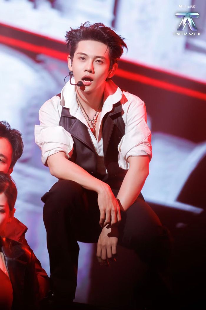 Gentleman có tinh thần biểu diễn thoải mái, phần âm nhạc tạo được không khí tại trường quay. Trấn Thành đánh giá cao khả năng định hình màu sắc của Kimlong. Tân binh show Tinh hà cho thấy sự chủ động trong việc phát triển ý tưởng và kết nối các thành viên.