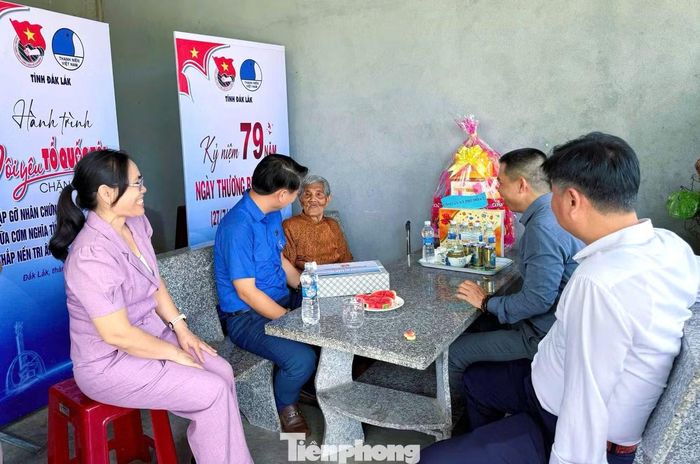  Tại tỉnh Đắk Lắk cũng triển khai nhiều hoạt động tri ân thiết thực, lan tỏa sâu rộng ý nghĩa nhân văn, thể hiện lòng biết ơn sâu sắc đối với các thế hệ cha anh đã hy sinh vì độc lập, tự do của Tổ quốc. 