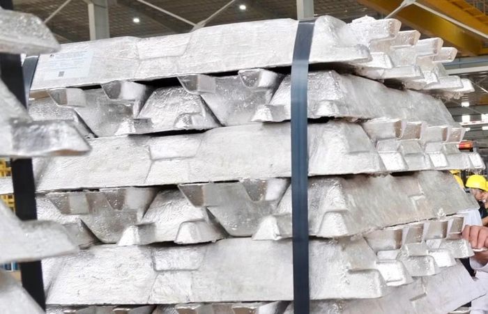 Những thỏi nhôm đầu tiên của Việt Nam có độ tinh khiết 99,71%.