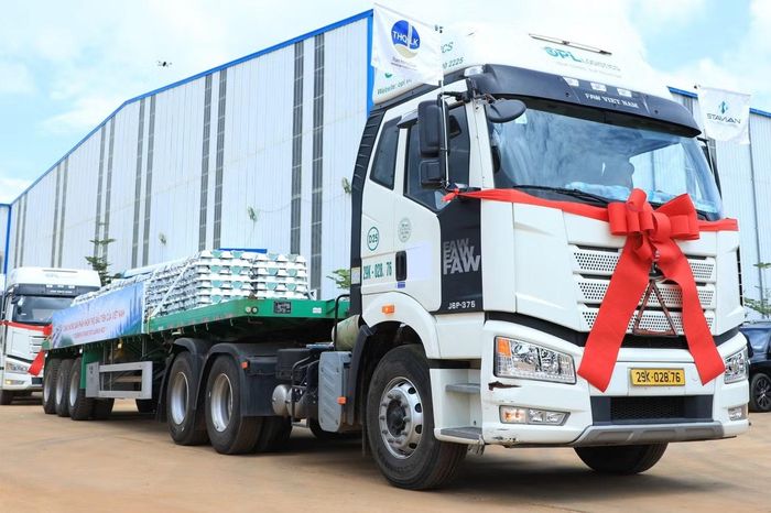 Lô sản phẩm nhôm thỏi đầu tiên được xuất bán ngay tại lễ công bố.