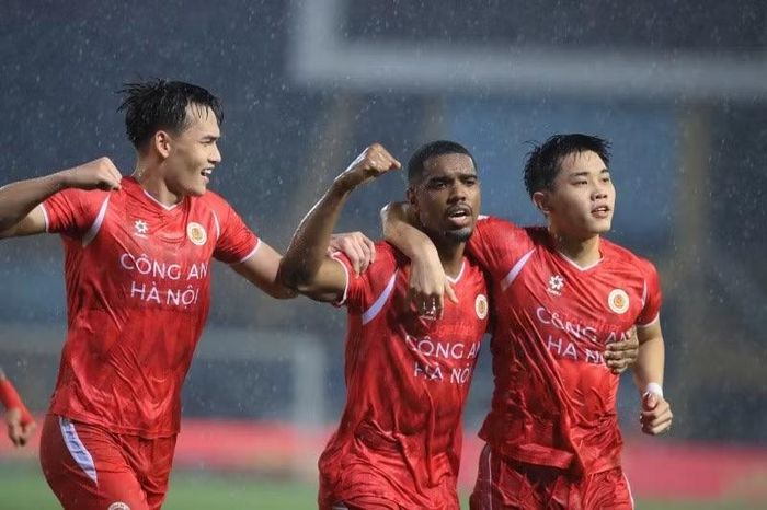 Công an Hà Nội vẫn là ứng viên hàng đầu trong cuộc đua vô địch